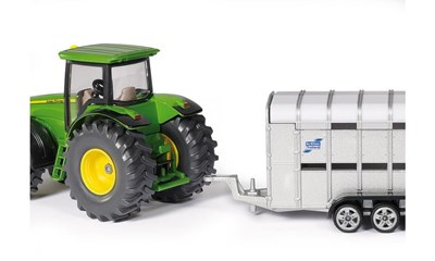 John Deere mit Viehanhänger
